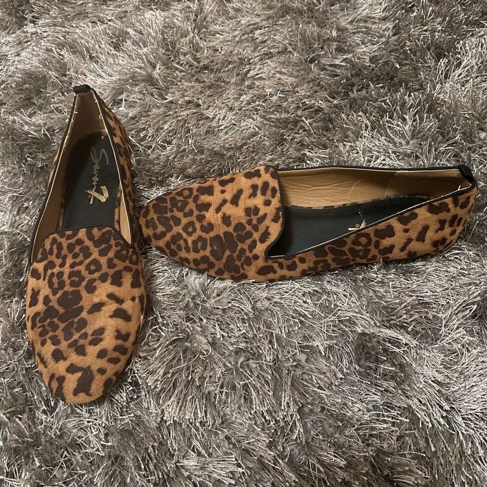 Like new leopard seven flats